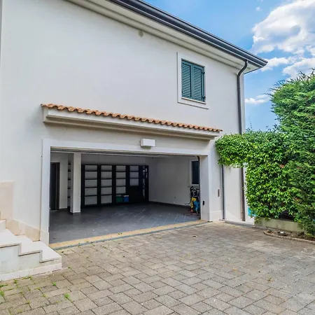 Villa Cerovic Luxury Privacy Pet Friendly