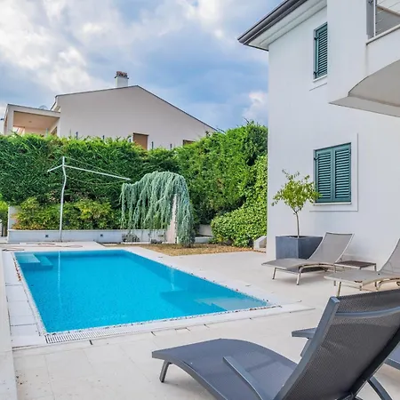 Cerovic Luxury Privacy Pet Friendly וילה