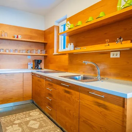 Cerovic Luxury Privacy Pet Friendly *