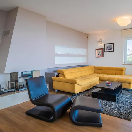 Cerovic Luxury Privacy Pet Friendly