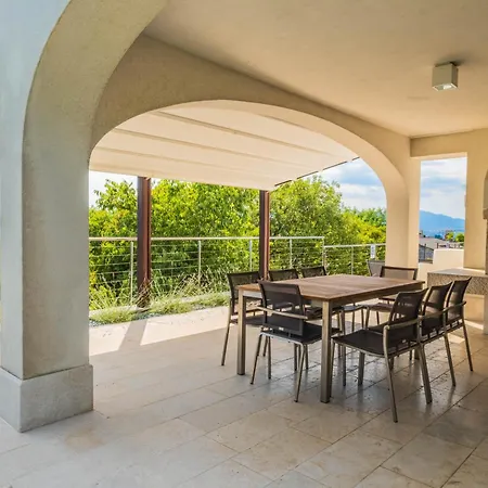 Cerovic Luxury Privacy Pet Friendly Vila *