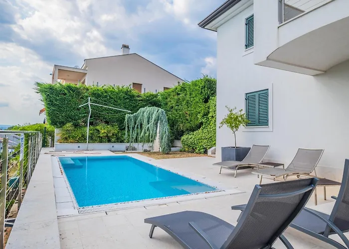 Cerovic Luxury Privacy Pet Friendly Villa