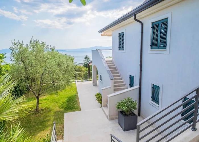 Cerovic Luxury Privacy Pet Friendly